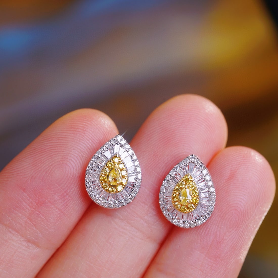 14k Gold 0.70 Ct Natural Color Diamond Earrings - 7