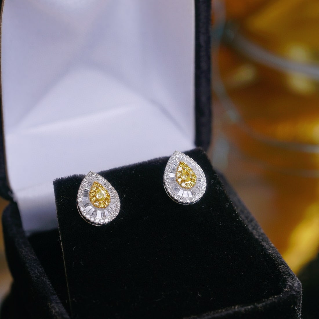 14k Gold 0.70 Ct Natural Color Diamond Earrings - 8