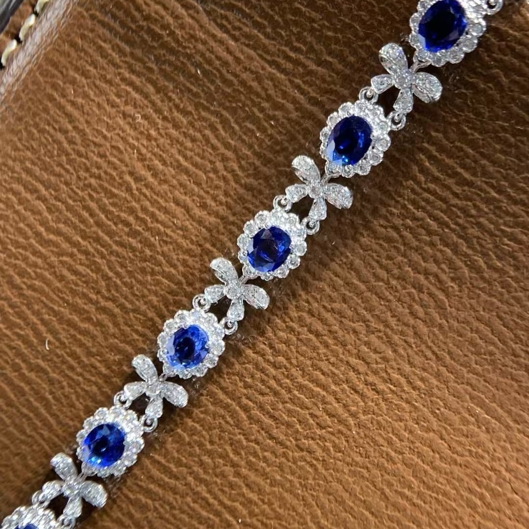14k Gold 4.3 Ct Natural Sapphire & Diamond Bracelet: Ref:230953147 // gold content:14k gold // main gemstone:sapphire // shape:oval // carat weight:4. 3ct // color:blue // treatment:natural // // adjacent gemstone 2 : diamond // shape:round //