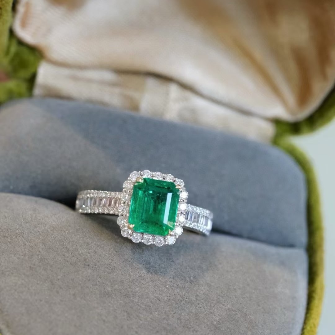 14k Gold 2.30 Ctw Vivid Green Natural Emerald & Diamond Ring: Ref:230953150 // gold content:14k gold // ring size:7. 25us // // main gemstone:emerald // shape:octagonal // carat weight:1. 65ct // color:vivid green // treatment:natural // // adjacent gemstone 2 :