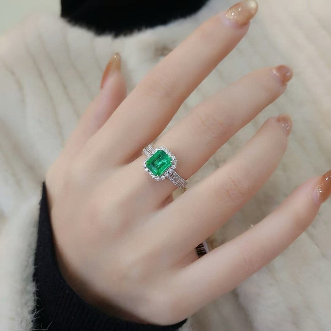 14k Gold 2.30 Ctw Vivid Green Natural Emerald & Diamond Ring - 3