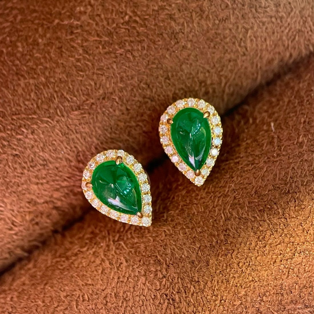 14k Gold 0.99 Ctw Vivid Green Natural Emerald & Diamond Earrings - 3