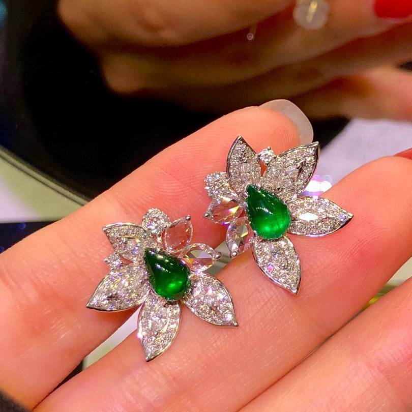 14k Gold 3.44 Ctw Vivid Green Natural Emerald & Diamond Earrings: Ref:230953175 // gold content:14k gold // main gemstone:emerald // shape:pear // carat weight:1. 75ct // color:vivid green // treatment:natural // // adjacent gemstone 2 : diamond // shape:multiply