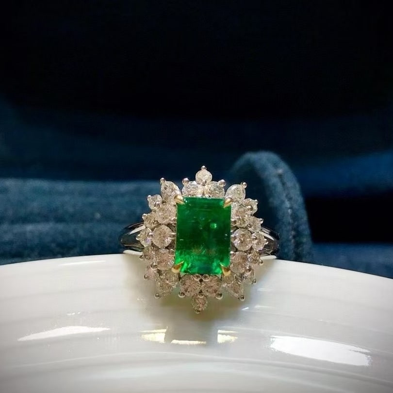 14k Gold 2.47 Ctw Vivid Green Natural Emerald & Diamond Ring - 2