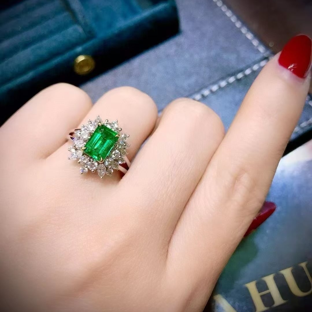 14k Gold 2.47 Ctw Vivid Green Natural Emerald & Diamond Ring - 4