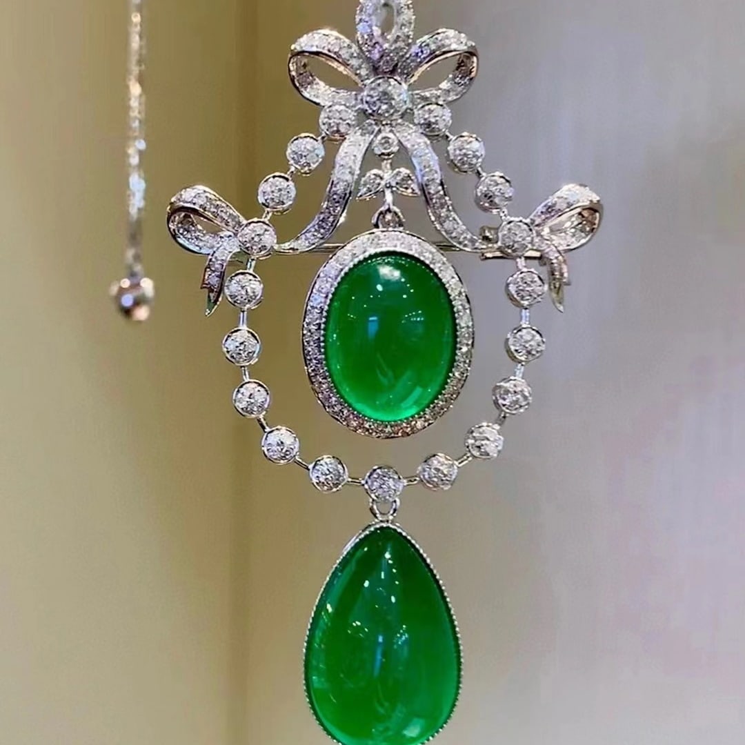 14k Gold 10.5 Ct Natural Emerald & Diamond Brooch/pendant( Without Chain ): Ref:230953186 // gold content:14k gold // main gemstone:emerald // shape:multiply // carat weight:10. 5ct // color:green // treatment:natural // // adjacent gemstone 2 : diamond // shape:round // clar