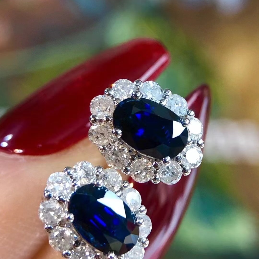 14k Gold 1.5 Ct Natural Sapphire & Diamond Earrings: Ref:230953188 // gold content:14k gold // main gemstone:sapphire // shape:oval // carat weight:1. 5ct // color:blue // treatment:natural // // adjacent gemstone 2 : diamond // shape:round //