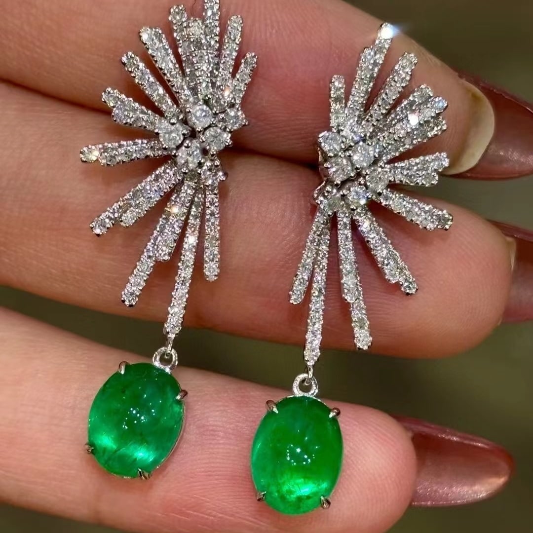 14k Gold 4.2 Ct Vivid Green Natural Emerald & Diamond Earrings: Ref:230953201 // gold content:14k gold // main gemstone:emerald // shape:oval // carat weight:4. 2ct // color:vivid green // treatment:natural // // adjacent gemstone 2 : diamond // shape:round // cla
