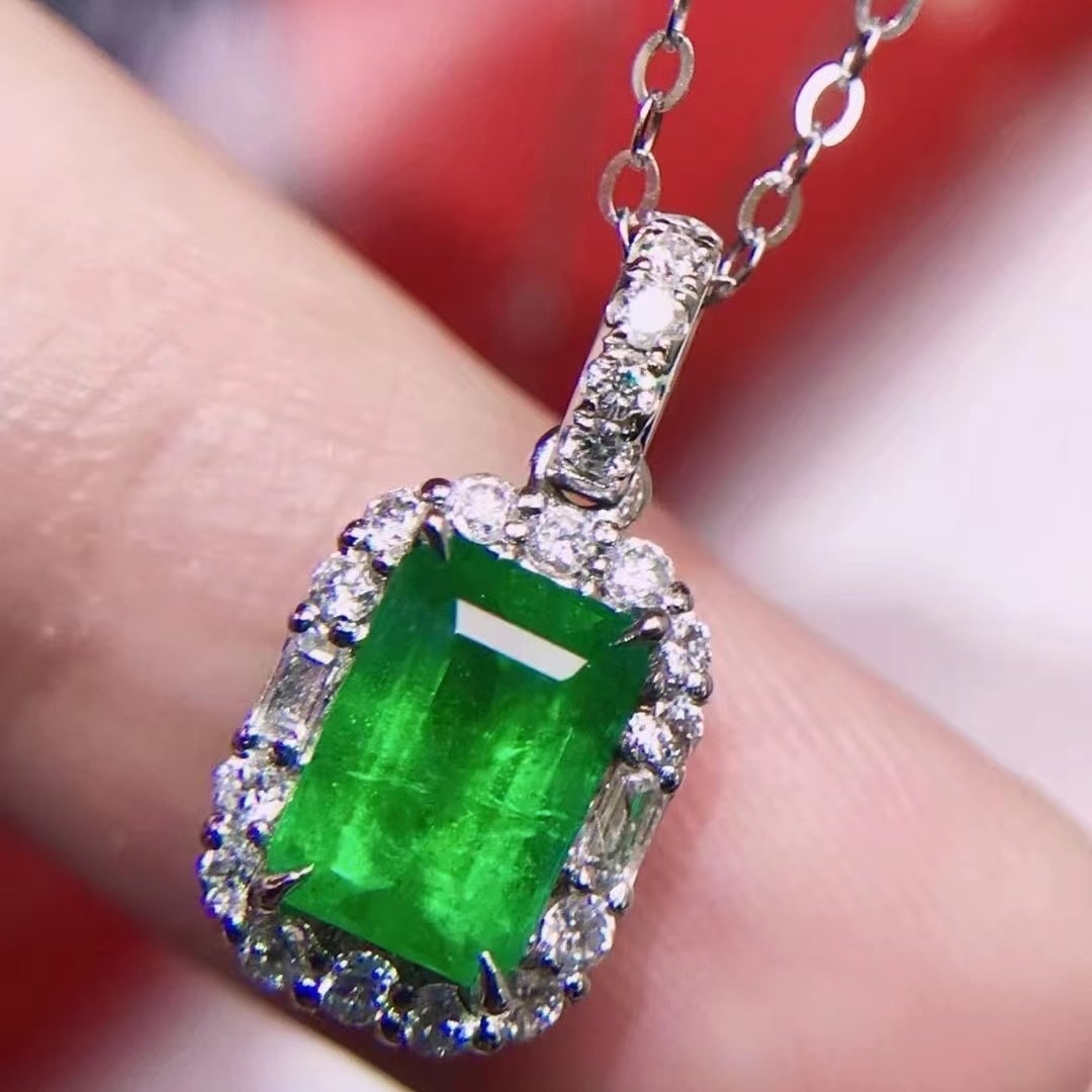 14k Gold 1.4 Ctw Vivid Green Natural Emerald & Diamond Necklace - 2