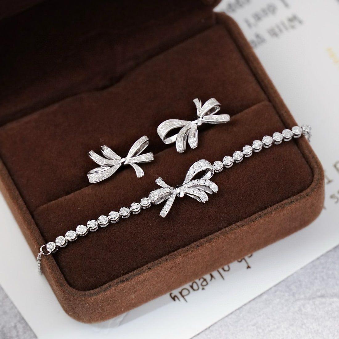 14k Gold 0.66 Ctw Natural H Diamond Jewelry Set: Ref:230953221 // gold content:14k gold // earrings // main gemstone:diamond // shape:round // carat weight:0. 18ct // clarity grade:vs-si // color:h // treatment:natural // cut grade:g // //