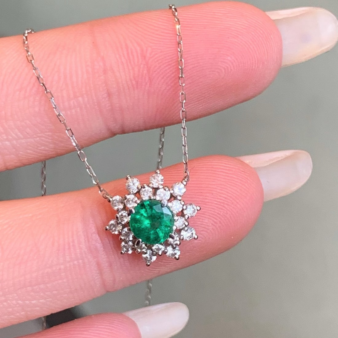 14k Gold 0.82 Ctw Vivid Green Natural Emerald & Diamond Necklace - 6