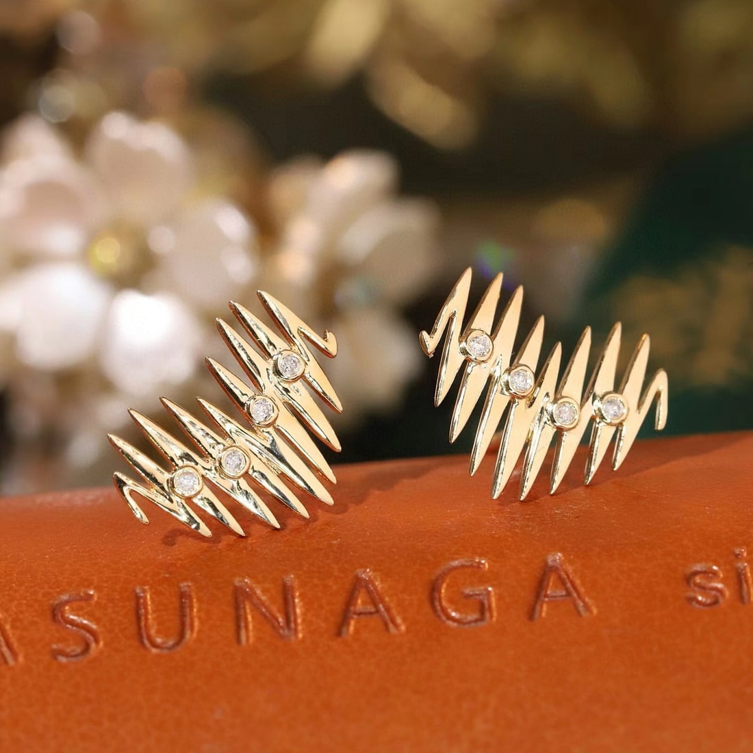 14k Gold 0.06 Ct Natural H Diamond Earrings: Ref:230953237 // gold content:14k gold // main gemstone:diamond // shape:round // carat weight:0. 06ct // clarity grade:vs-si // color:h // treatment:natural // cut grade:g // Condition: New High Est