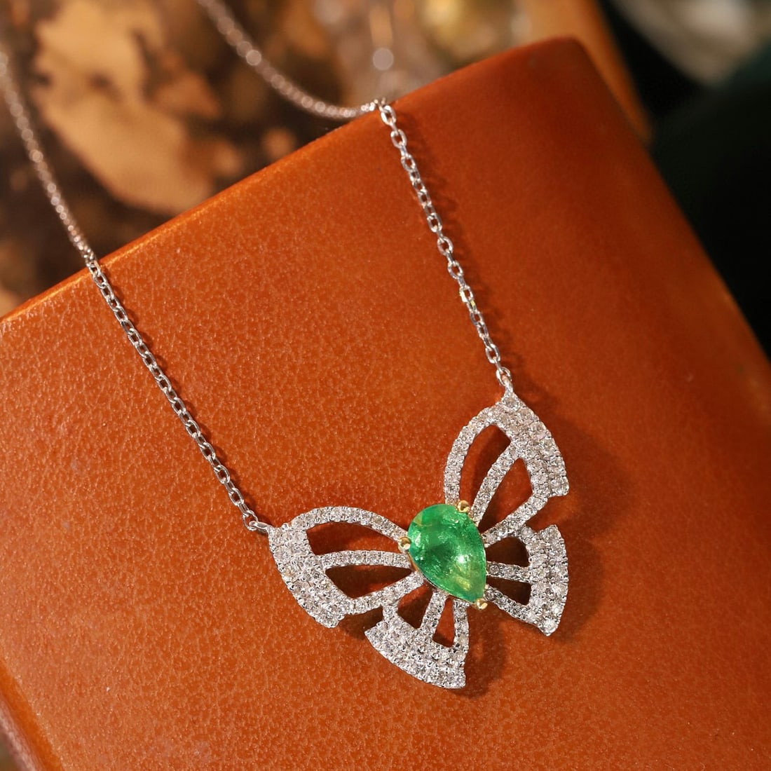 14k Gold 0.91 Ctw Natural Emerald & Diamond Necklace - 2