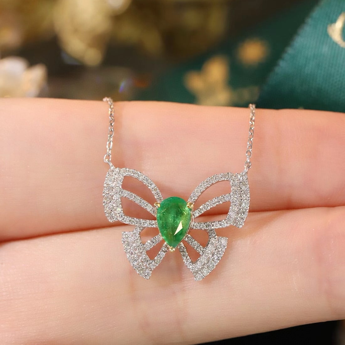 14k Gold 0.91 Ctw Natural Emerald & Diamond Necklace - 4