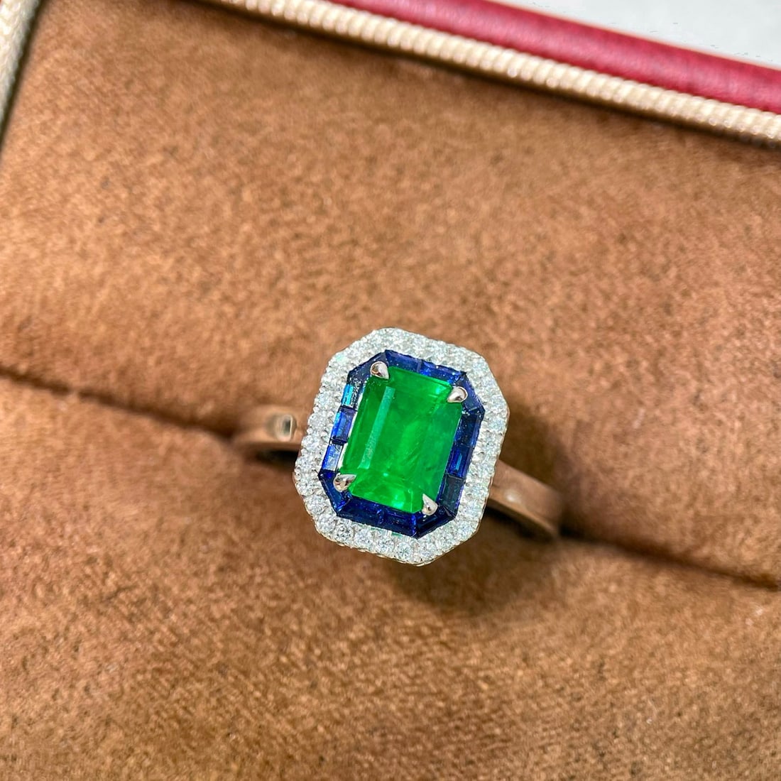 14k Gold 1.33 Ctw Vivid Green Natural Emerald & Diamond Ring - 2