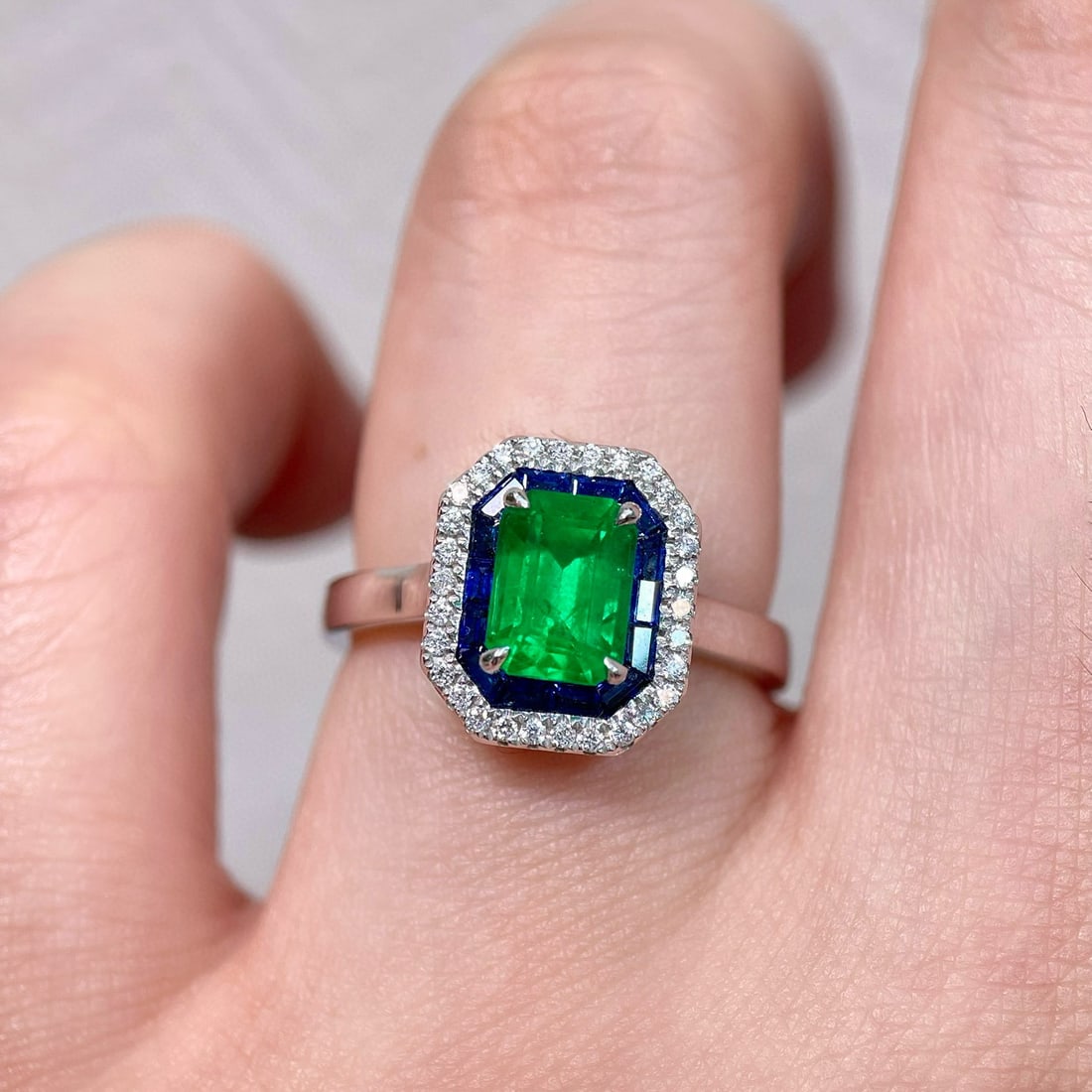 14k Gold 1.33 Ctw Vivid Green Natural Emerald & Diamond Ring - 4