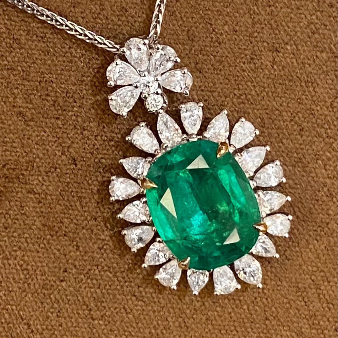 14k Gold 5.39 Ctw Natural Emerald & Diamond Pendant( Without Chain ): Ref:230953258 // gold content:14k gold // main gemstone:emerald // shape:cushion // carat weight:4. 16ct // color:green // treatment:natural // // adjacent gemstone 2 : diamond // shape:multiply // ca