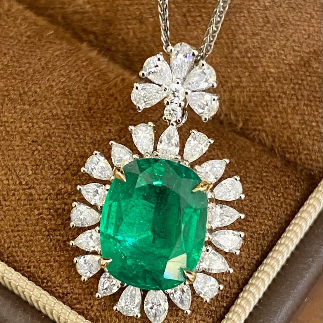 14k Gold 5.39 Ctw Natural Emerald & Diamond Pendant( Without Chain ) - 3