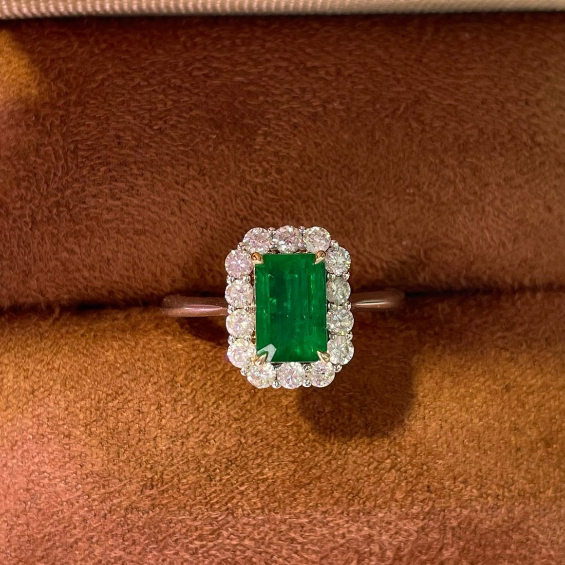 14k Gold 2.08 Ctw Vivid Green Natural Emerald & Diamond Ring: Ref:230953259 // gold content:14k gold // ring size:7. 25us // // main gemstone:emerald // shape:octagonal // carat weight:1. 49ct // color:vivid green // treatment:natural // // adjacent gemstone 2 :