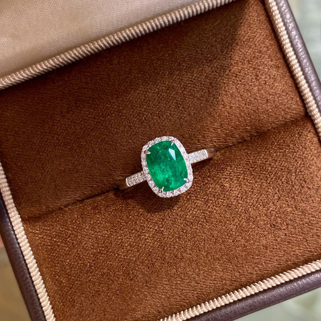 14k Gold 1.62 Ctw Vivid Green Natural Emerald & Diamond Ring - 2