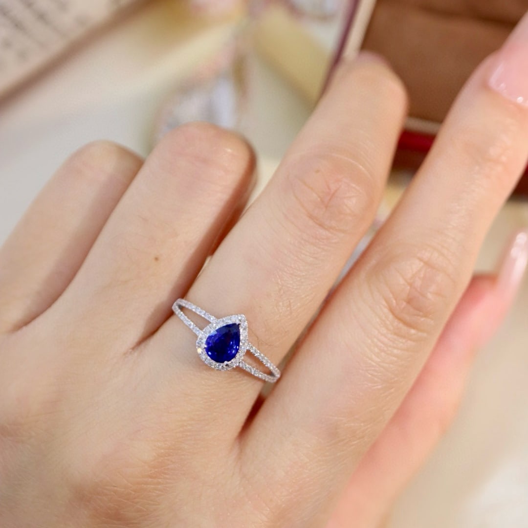 14k Gold 0.89 Ctw Vivid Blue Natural Sapphire & Diamond Ring - 8