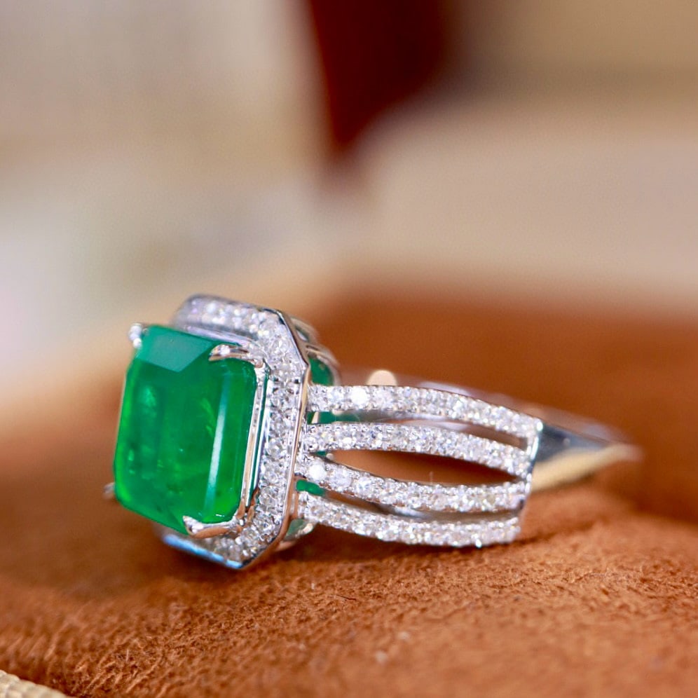 14k Gold 2.15 Ctw Vivid Green Natural Emerald & Diamond Ring - 4