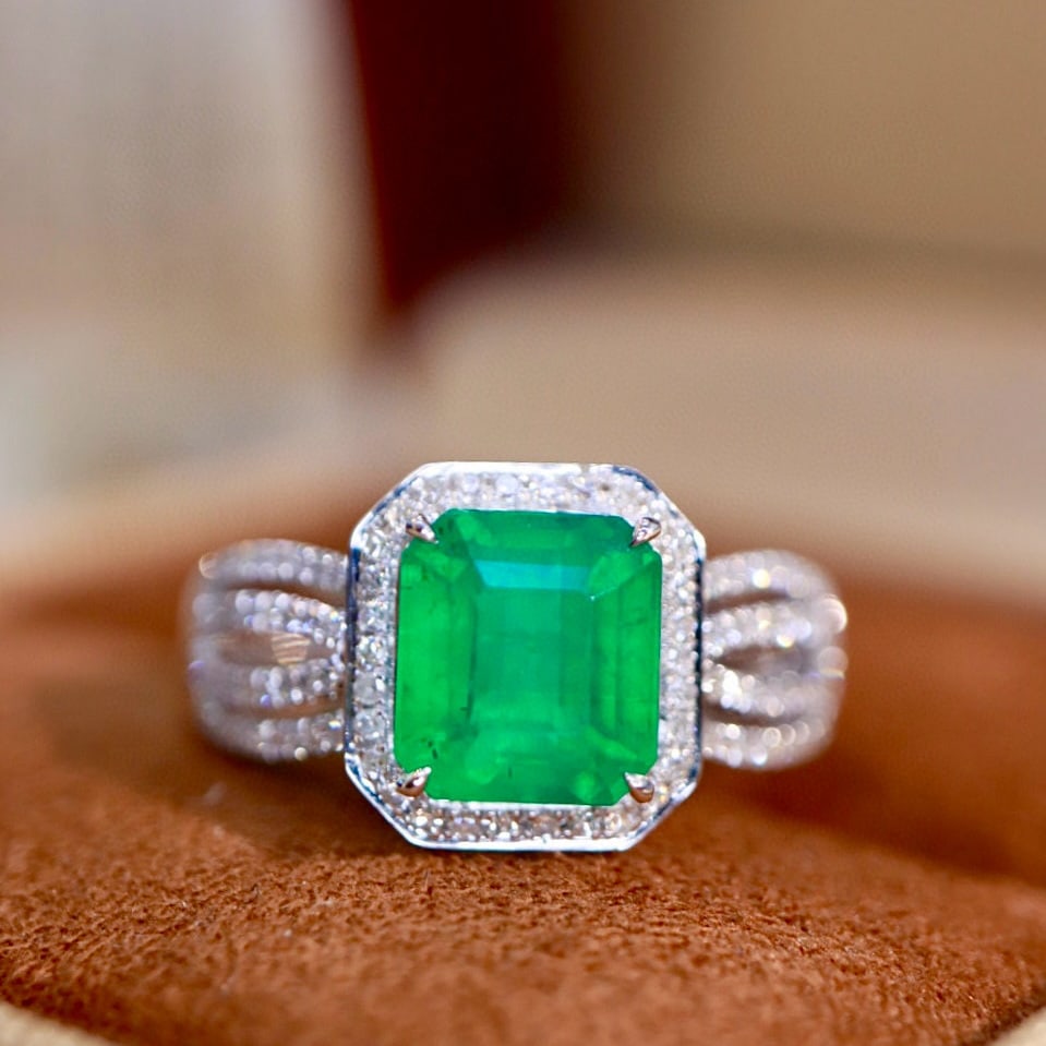 14k Gold 2.15 Ctw Vivid Green Natural Emerald & Diamond Ring - 5