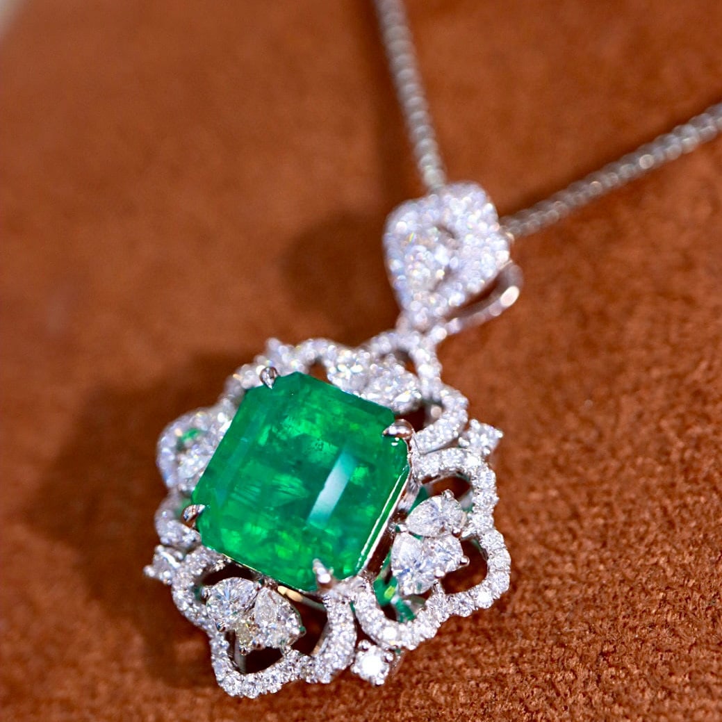 14k Gold 3.29 Ctw Vivid Green Natural Emerald & Diamond Pendant( Without Chain ) - 2