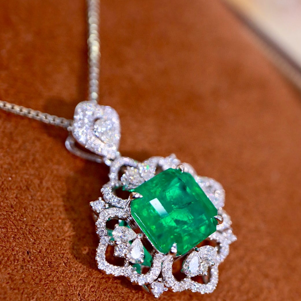 14k Gold 3.29 Ctw Vivid Green Natural Emerald & Diamond Pendant( Without Chain ) - 3