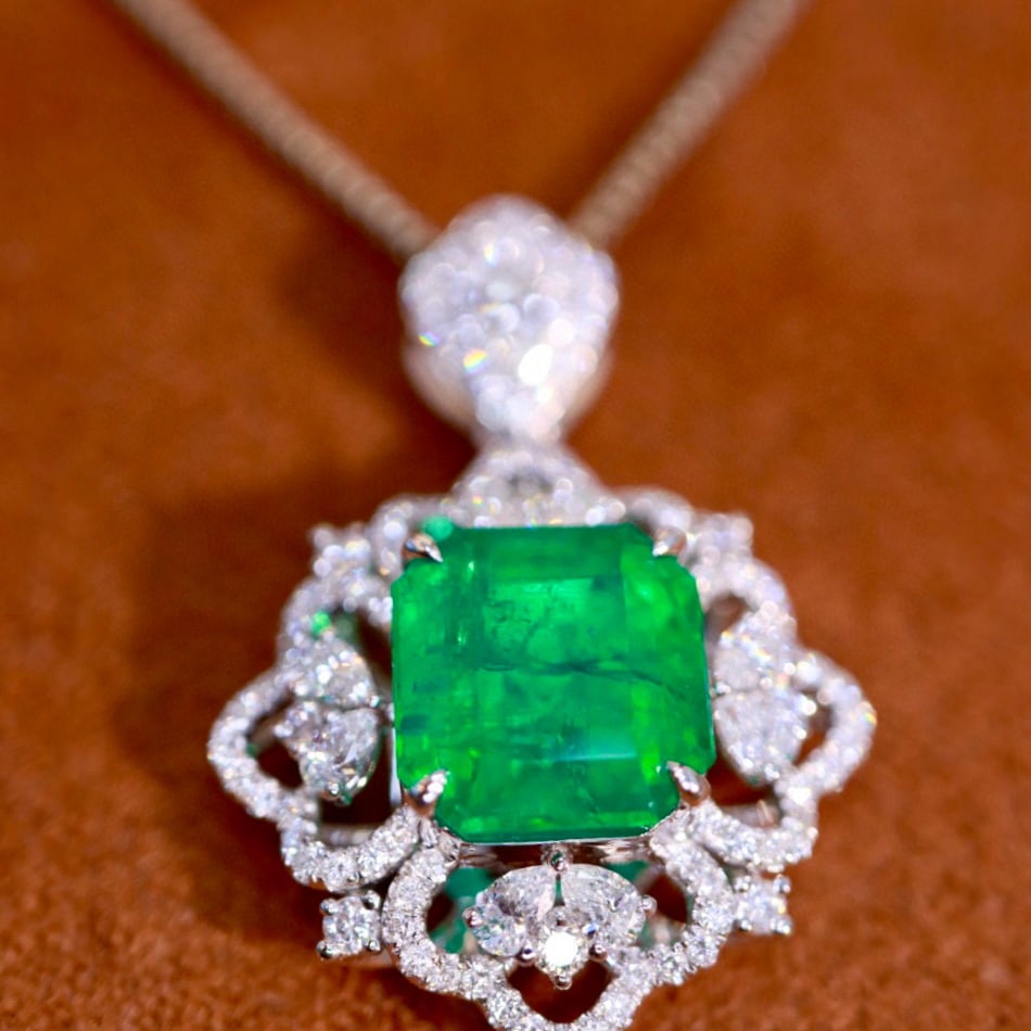 14k Gold 3.29 Ctw Vivid Green Natural Emerald & Diamond Pendant( Without Chain ) - 4