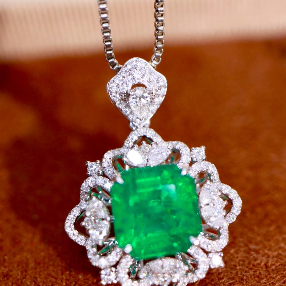 14k Gold 3.29 Ctw Vivid Green Natural Emerald & Diamond Pendant( Without Chain ) - 5