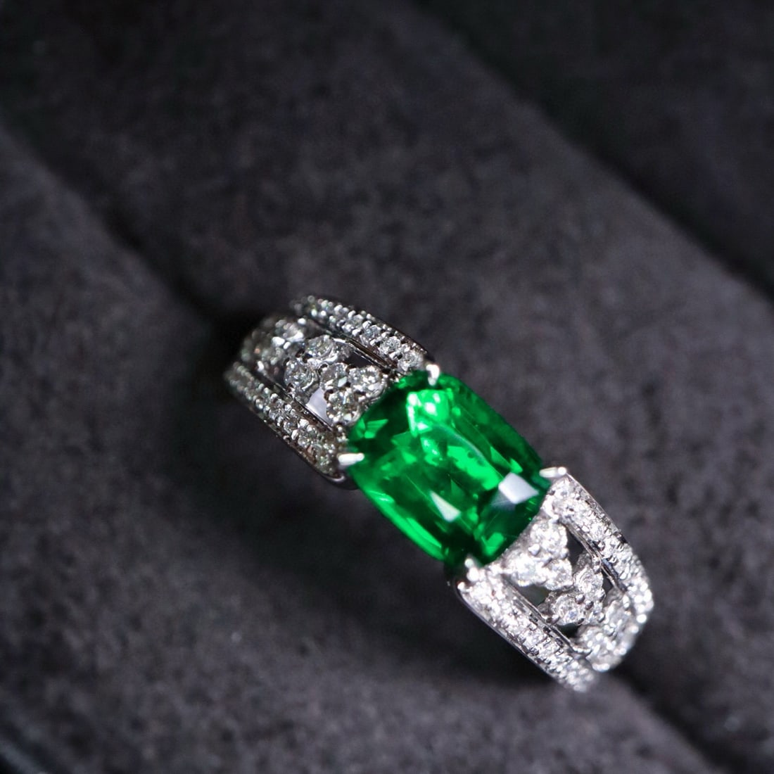 14k Gold 1.41 Ctw Natural Tsavorite & Diamond Ring: Ref:230954018 // gold content:14k gold // ring size:7. 25us // // main gemstone:tsavorite // shape:cushion // carat weight:1. 10ct // color:green // treatment:natural // // adjacent gemstone 2 :
