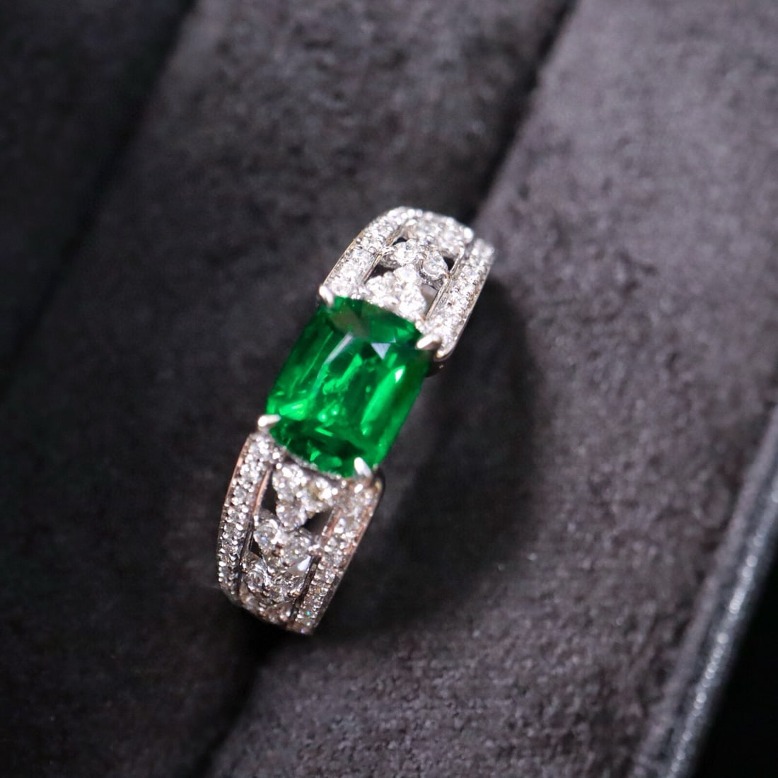 14k Gold 1.41 Ctw Natural Tsavorite & Diamond Ring - 4