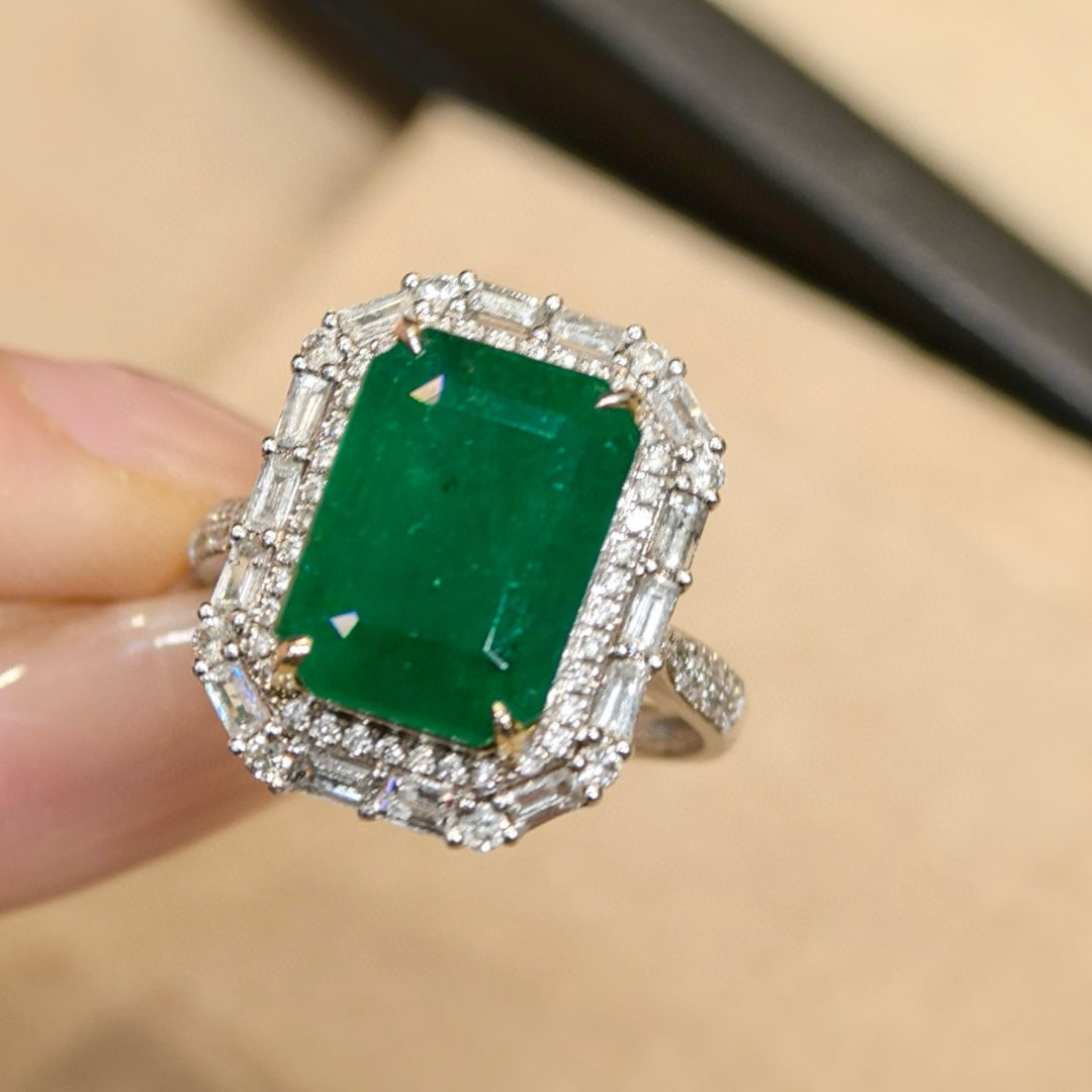 14k Gold 7.43 Ctw Vivid Green Natural Emerald & Diamond Ring - 3