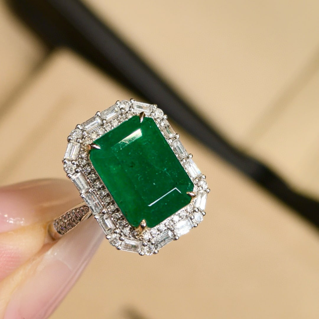 14k Gold 7.43 Ctw Vivid Green Natural Emerald & Diamond Ring - 5