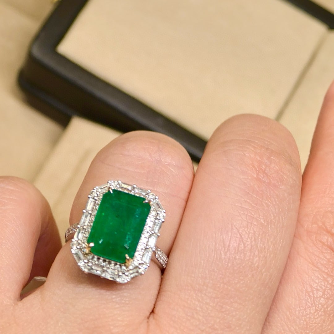 14k Gold 7.43 Ctw Vivid Green Natural Emerald & Diamond Ring - 6