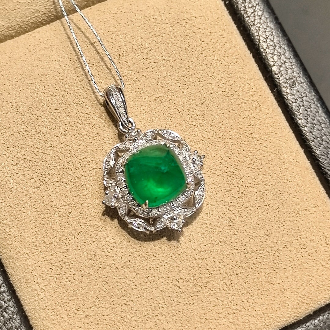 14k Gold 3.74 Ctw Vivid Green Natural Emerald & Diamond Pendant( Without Chain ) - 3