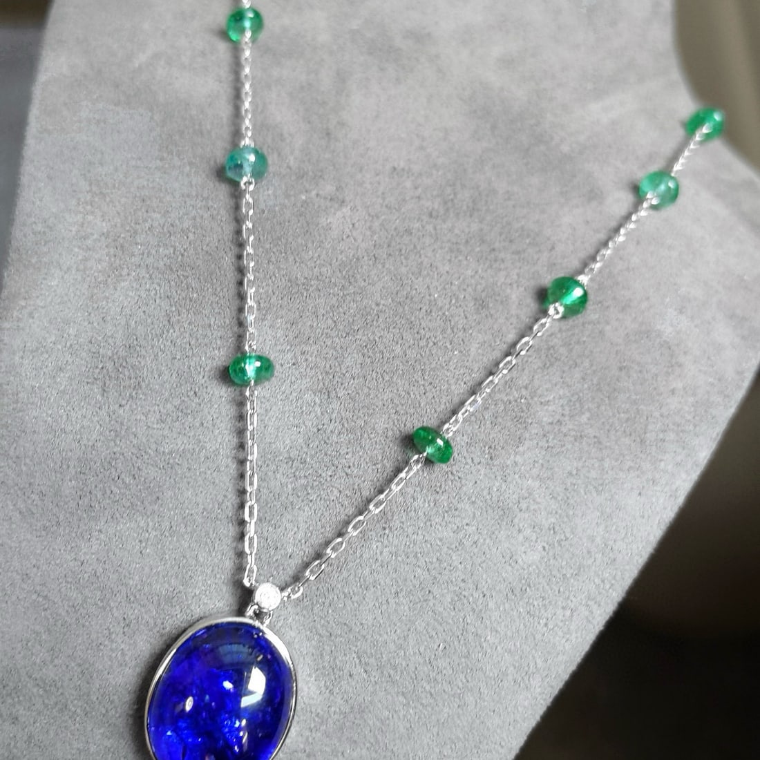 14k Gold 14.42 Ctw Natural Tanzanite & Emerald Necklace - 2