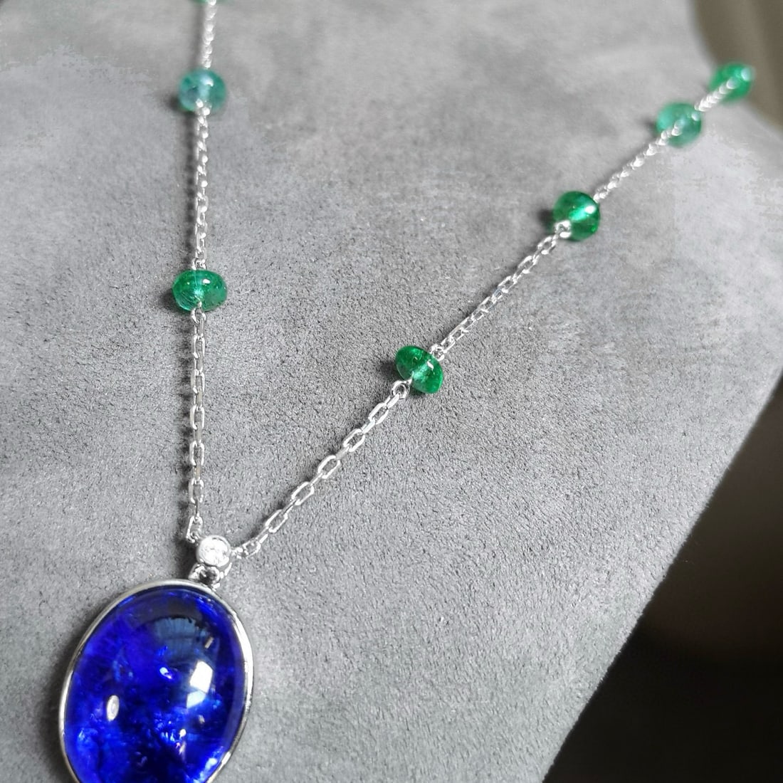 14k Gold 14.42 Ctw Natural Tanzanite & Emerald Necklace - 3