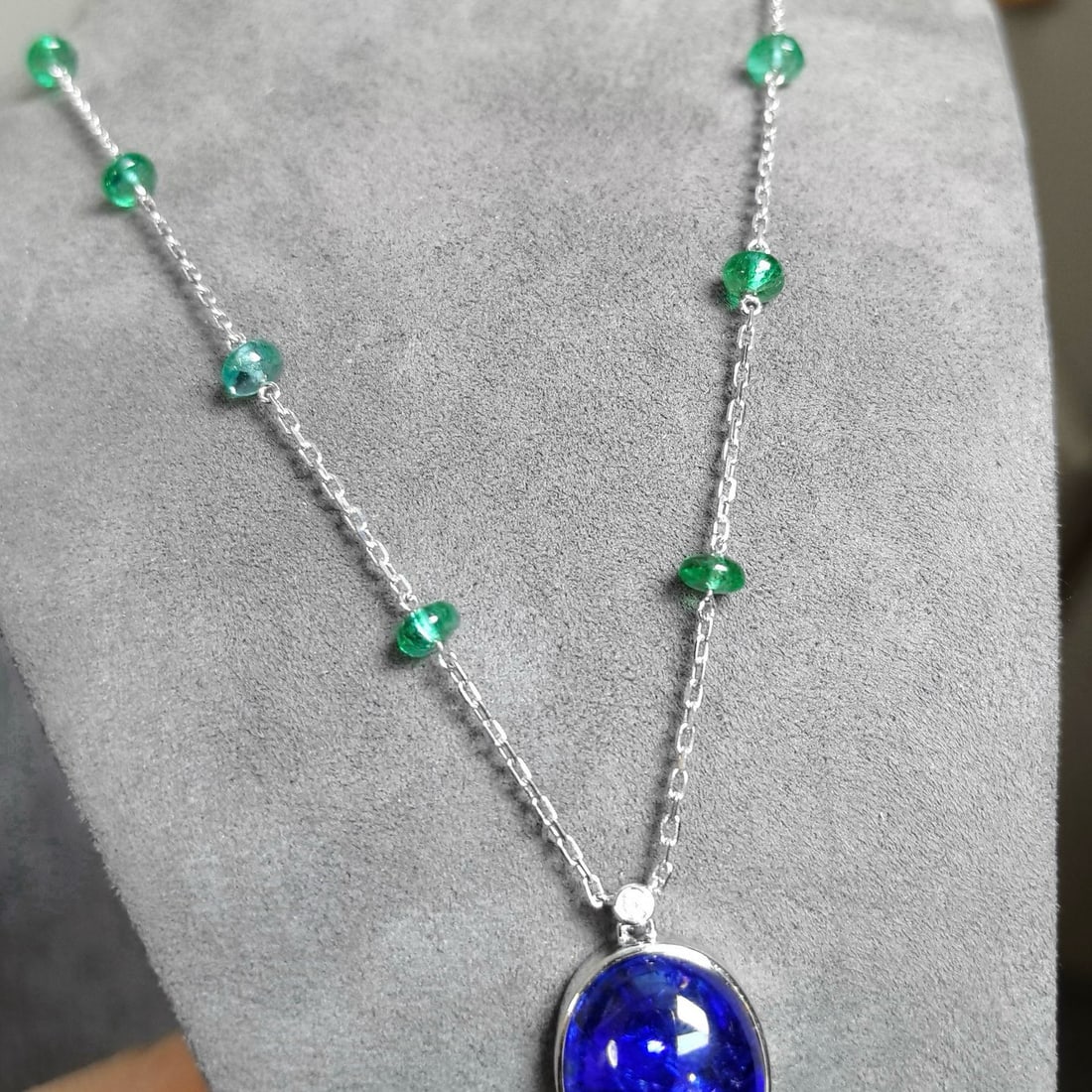 14k Gold 14.42 Ctw Natural Tanzanite & Emerald Necklace - 4
