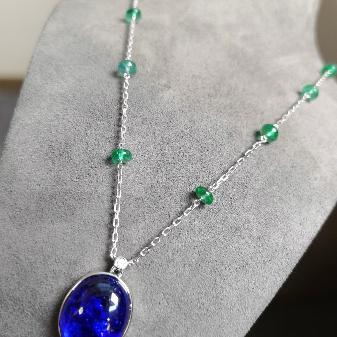 14k Gold 14.42 Ctw Natural Tanzanite & Emerald Necklace - 5