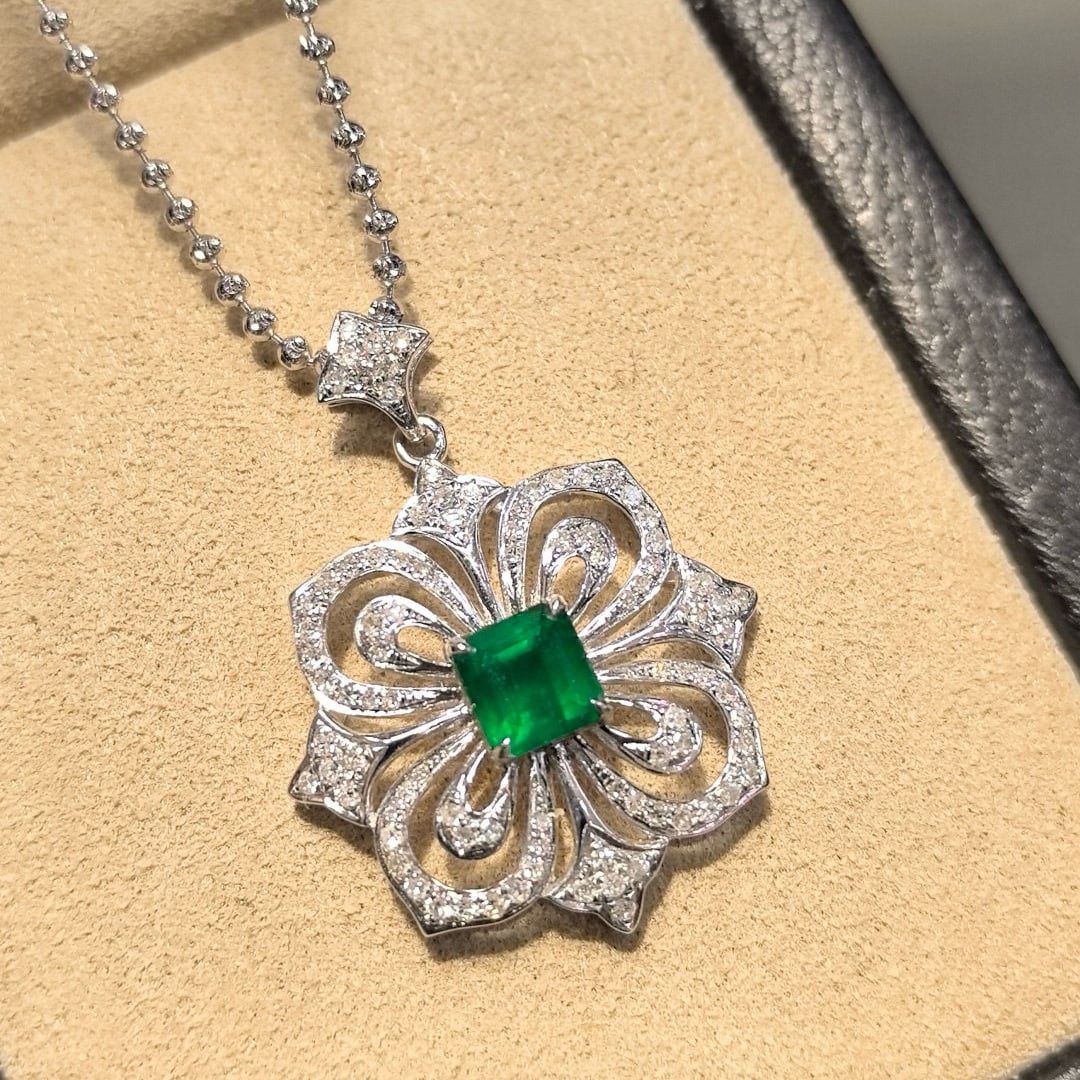 14k Gold 1.33 Ctw Vivid Green Natural Emerald & Diamond Pendant( Without Chain ) - 6