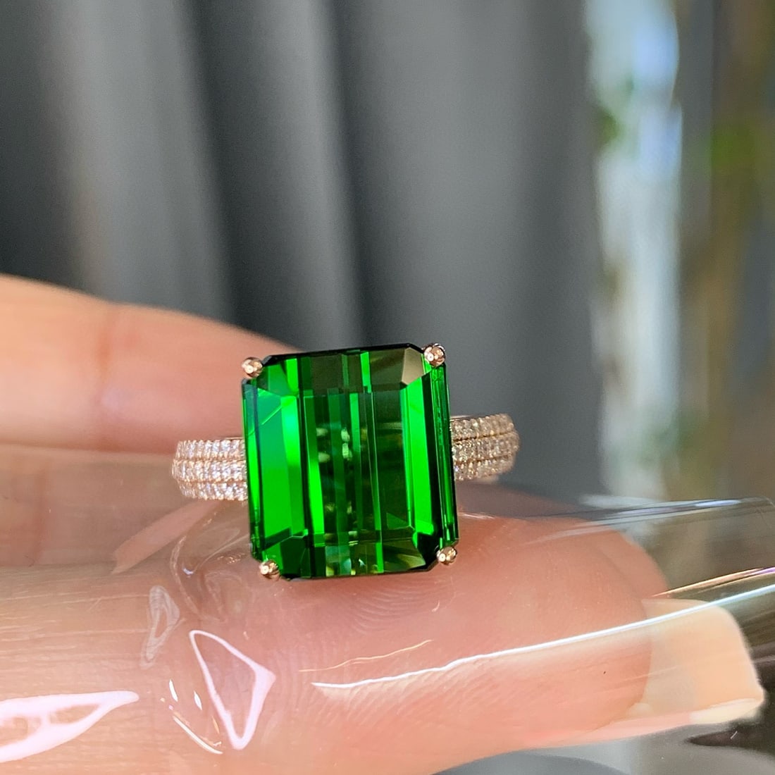 14k Gold 8.20 Ctw Natural Tourmaline & Diamond Ring: Ref:230954074 // gold content:14k gold // ring size:7. 25us // // main gemstone:tourmaline // shape:octagonal // carat weight:7. 94ct // color:green // treatment:natural // // adjacent gemstone 2 : di