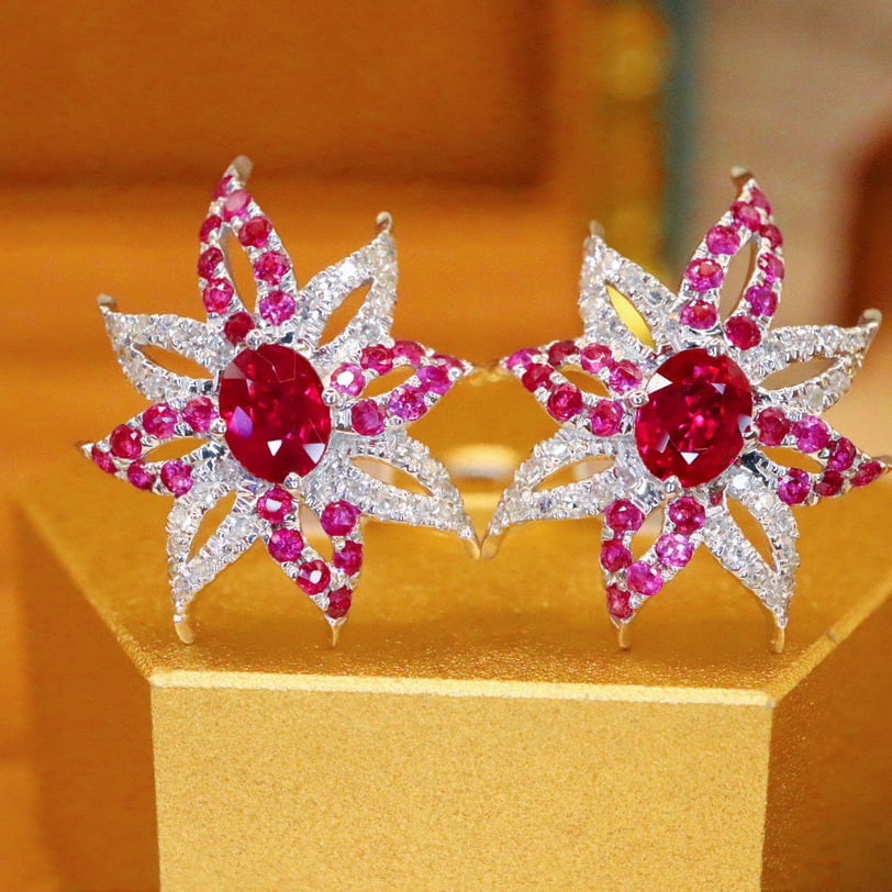 14k Gold 0.79 Ctw Natural Ruby & Diamond Earrings: Ref:230954076 // gold content:14k gold // main gemstone:ruby // shape:oval // carat weight:0. 58ct // color:pigeonblood red // treatment:natural // // adjacent gemstone 2 : diamond // number of