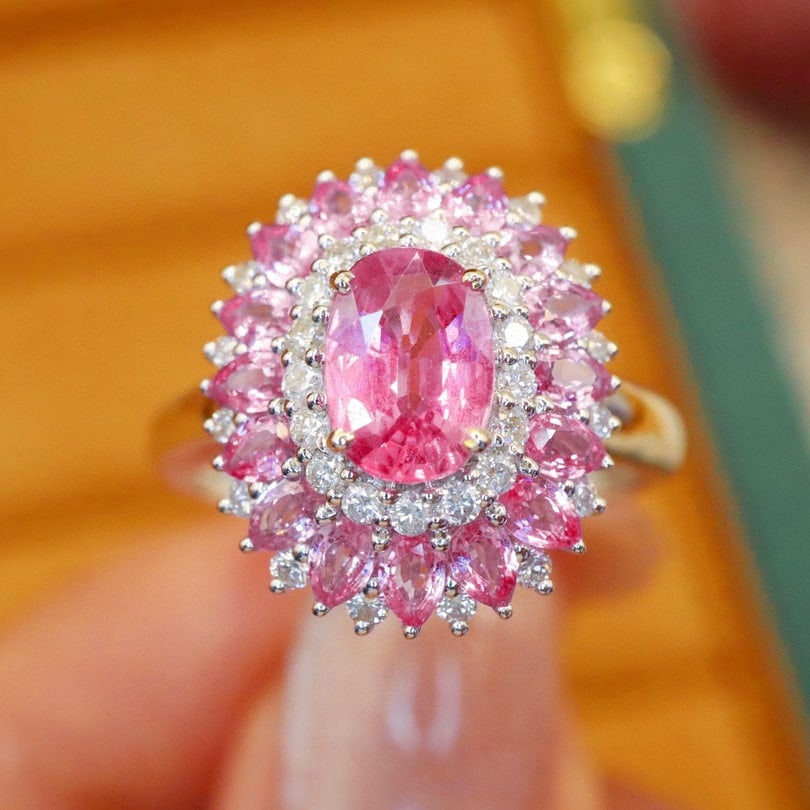 14k Gold 1.36 Ctw Natural Padparadscha Sapphire & Diamond Ring: Ref:230954084 // gold content:14k gold // ring size:7. 25us // // main gemstone:padparadscha sapphire // shape:oval // carat weight:1. 03ct // color:orangish pink // treatment:natural // // adjacent g