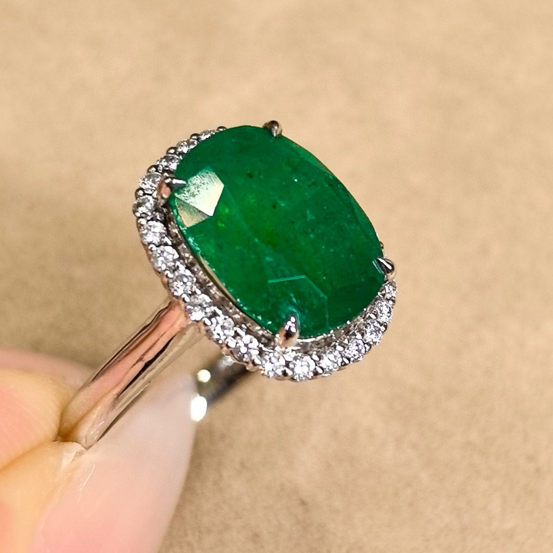 14k Gold 3.64 Ctw Vivid Green Natural Emerald & Diamond Ring - 5