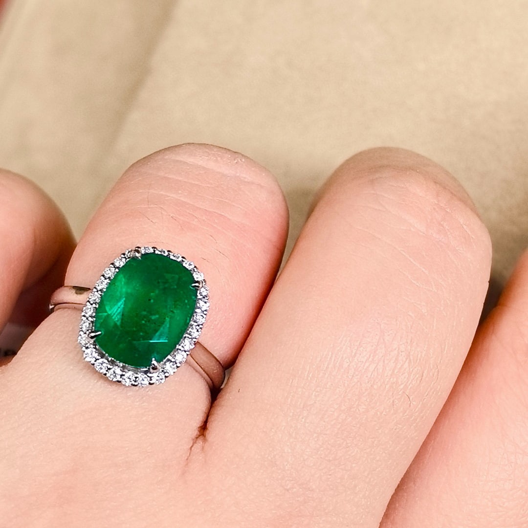 14k Gold 3.64 Ctw Vivid Green Natural Emerald & Diamond Ring - 6