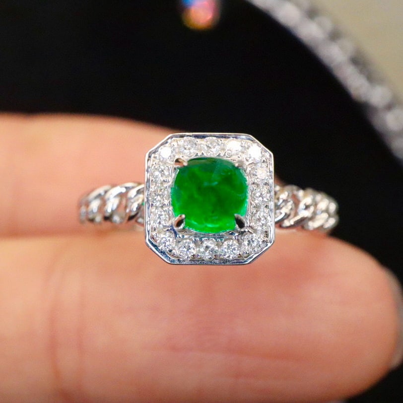 14k Gold 0.82 Ctw Vivid Green Natural Emerald & Diamond Ring: Ref:230954094 // gold content:14k gold // ring size:7. 25us // // main gemstone:emerald // shape:suger-loaf // carat weight:0. 66ct // color:vivid green // treatment:natural // // adjacent gemstone 2