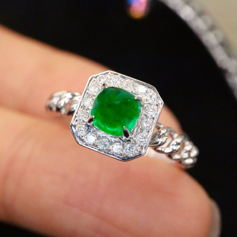 14k Gold 0.82 Ctw Vivid Green Natural Emerald & Diamond Ring - 3