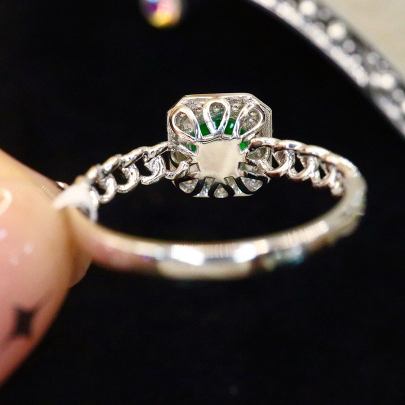 14k Gold 0.82 Ctw Vivid Green Natural Emerald & Diamond Ring - 5